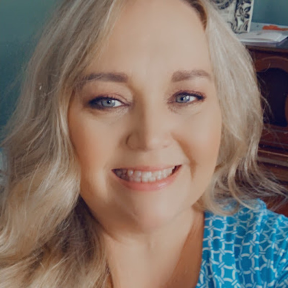 Meet your Posher, Christy - Picture 1 of 1